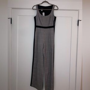 Jumpsuit, sleeveless with houndstooth pattern and black banding
